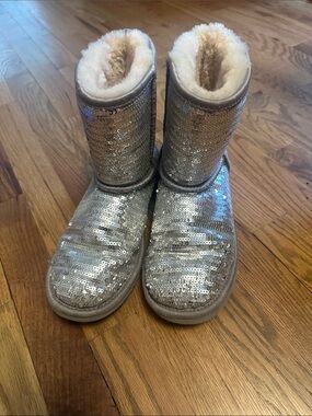 UGGS Silver Sequin Shearling Lined Boots Girls 5